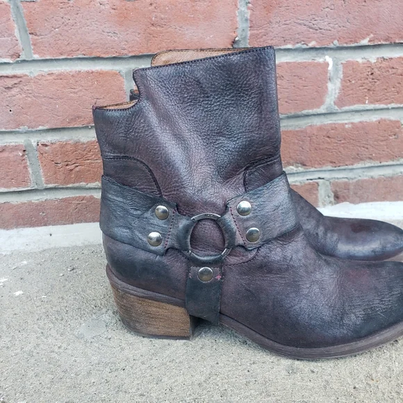 Donald J. Pliner Dasha Brown Leather Ankle Booties - Picture 3 of 11